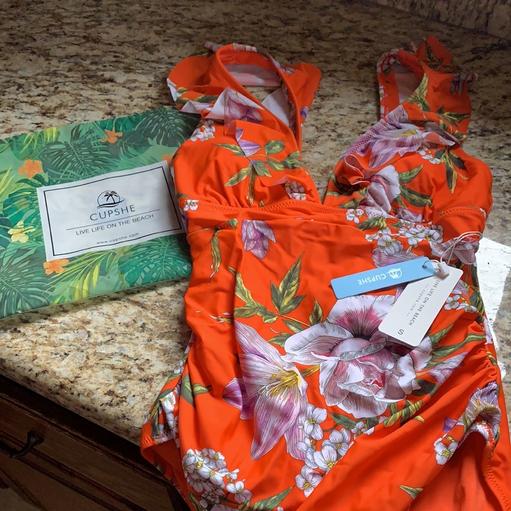 NWT Women’s Small CupShe Orange Floral Swimsuit